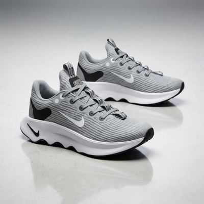 Nike Motiva — Tenis Cómodos con Suela Rocker | Envío Gratis